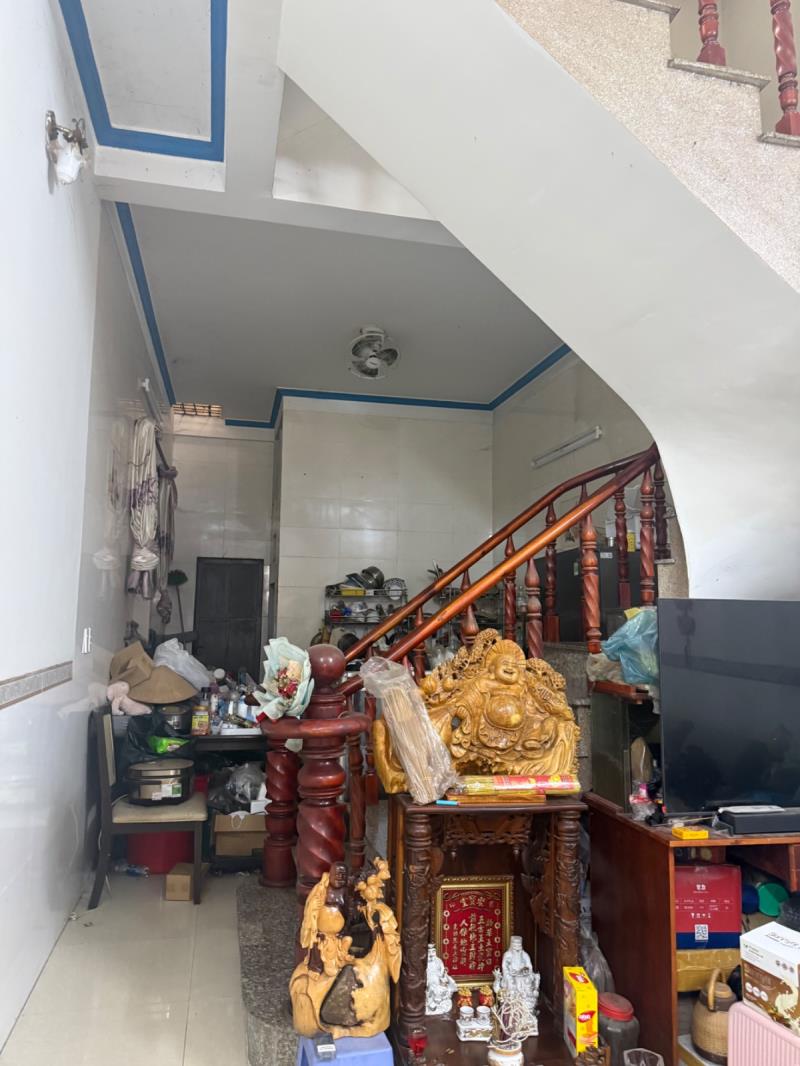 Nhà đẹp – đất rộng – giá chỉ 5 tỷ 4 🔥  📍 thuận giao – thuận an, bình dương 🏡 đất 195m², có 165m² thổ cư 📐 nhà 5,35 × 38m – 1 trệt, 1 lầu, 1 tum 🛏️ 3 phòng ngủ + phòng thờ + phòng gym ✨ nhà xây ch