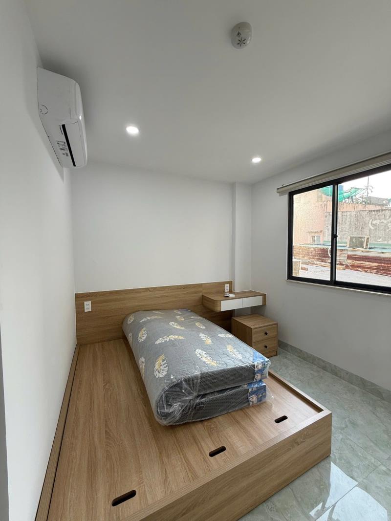Cho thuê nhà mới ban công full nội thất đường xvnt gần gtvt, uef, hutech, ngoại thương , hồng bàng