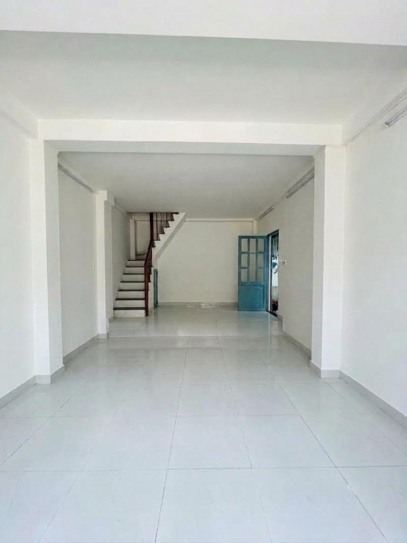 Chủ gấp bán giảm 350tr | hẻm 5m | đường phạm hùng | nhỉnh 4 tỷ - Ảnh 2