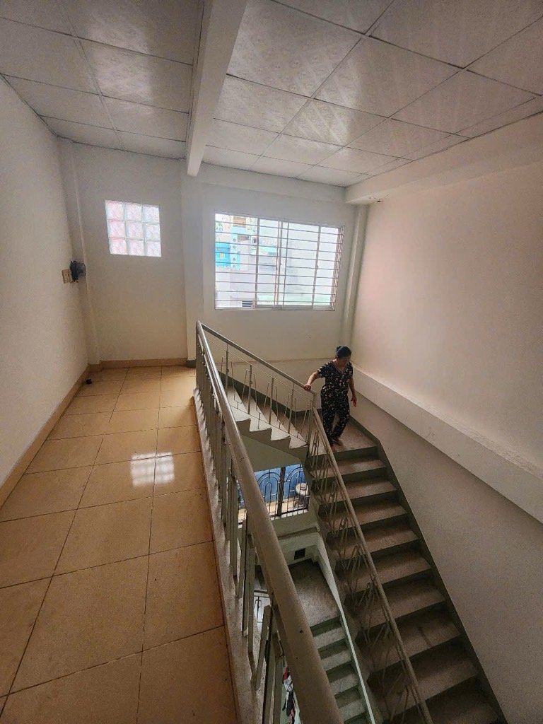 Bán nhà 4x38 mặt tiền nguyễn văn cừ, ngay trần hưng đạo quận 5 - Ảnh 3