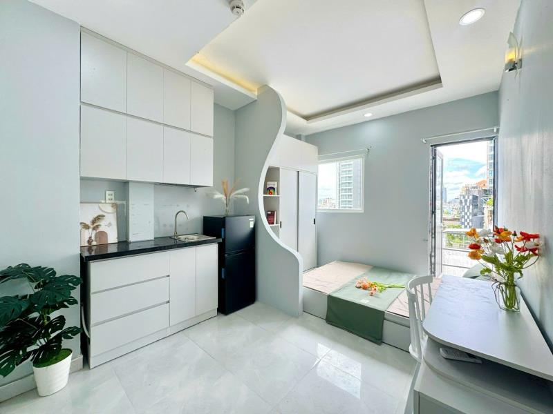 Cho thuê căn hộ ban công đầy đủ nội thất gần cầu nguyễn văn cừ, võ văn kiệt quận 1