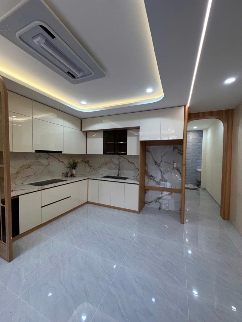 Bán nhà mặt tiền thạnh lộc 72m ngang 5m- 2 tầng - nhà mới nội thất cao cấp - chỉ 5.x tỉ