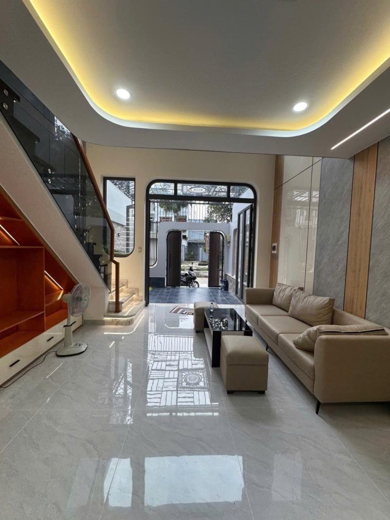 Bán nhà mặt tiền thạnh lộc 72m ngang 5m- 2 tầng - nhà mới nội thất cao cấp - chỉ 5.x tỉ - Ảnh 3