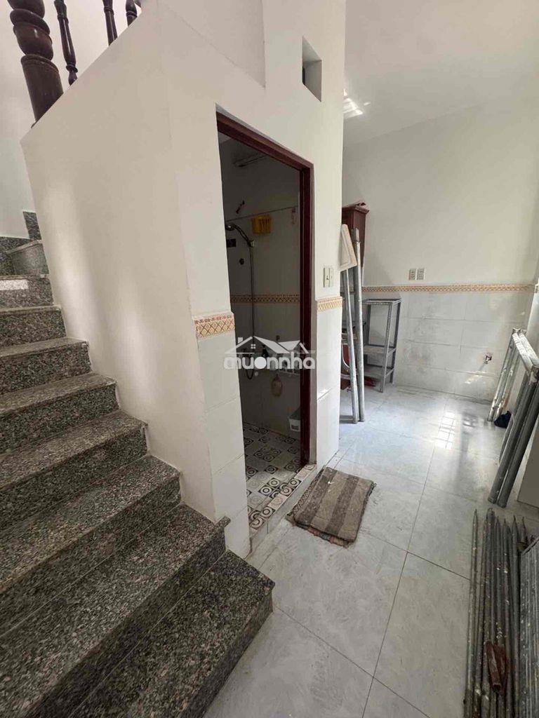 Bán nhà bà hom 2 tầng, sát chợ phú lâm, 30m2, 2pn, hẻm an ninh, rộng - 4