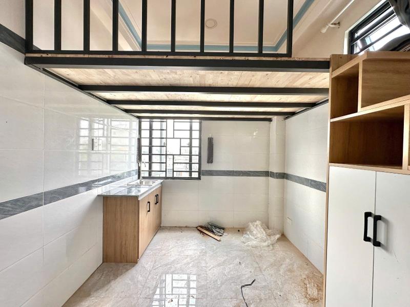 Gác mới xây cửa sổ trời cầu thang hộp