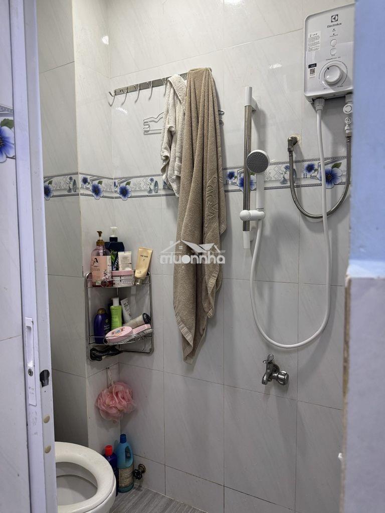 Nhà ngang 5m, hẻm sạch sẽ lịch sự gần chợ trần văn quang - Ảnh 4