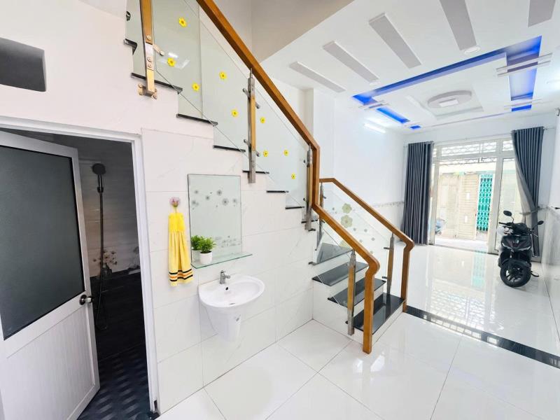Bán nhà gần hà huy giáp - 3 tầng – gần 70m² – hẻm 5m ô tô đỗ cửa – 5.x tỷ - Ảnh 2