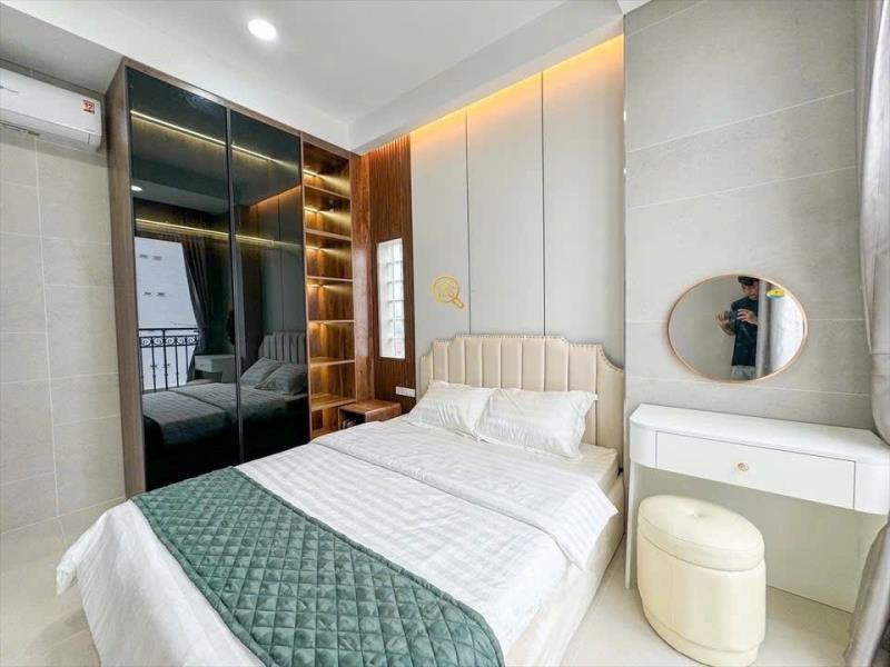 Thuê ngay căn hộ 1pn ngủ ban công tách bếp 50m2 rộng thoáng ngay sát q1 thuận tiện di chuyển an ninh cao