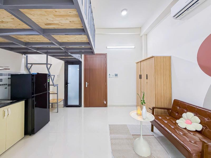 Căn phòng duplex siêu rộng rãi, trần cao vút - Ảnh 4