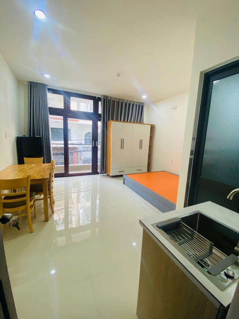 Thuê ngay căn hộ ban công đón nắng 35m2 full nội thất máy giặt riêng mới 100% ngay nguyễn thượng hiền gần khu  phan xích long giáp quận 1,3 