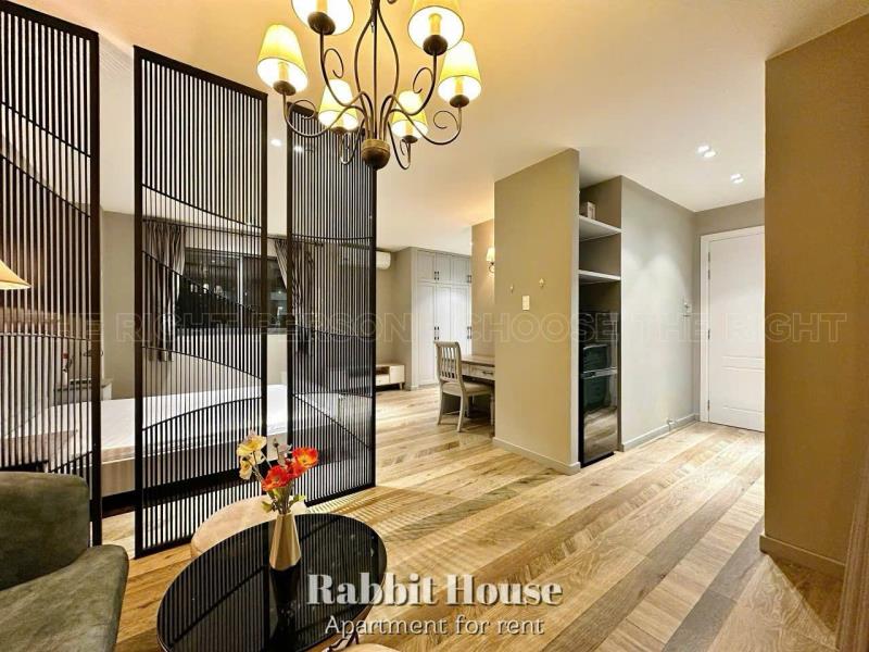 Cho thuê căn hộ  bancong lớn q1 gần cầu ông lãnh quận 1