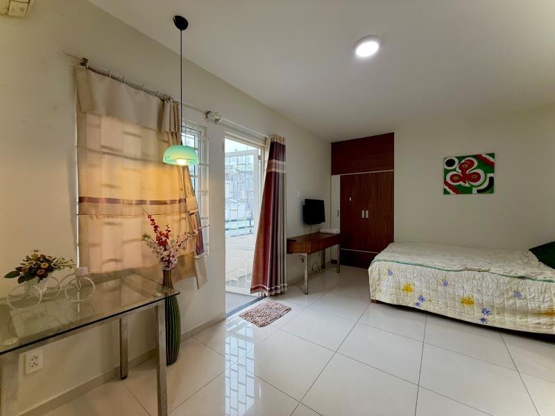Căn hộ ban công rộng đường nguyễn cửu vân, bình thạnh gần cầu thị nghè, quận 1, full nội thất, thang máy