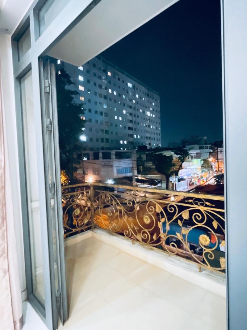 Cho thuê căn hộ ban công thang máy full nội thất ngay trần bình trọng gần khu ẩm thực phan xích long giáp quận 1,3 khu an ninh mặt tiền đường - Ảnh 4
