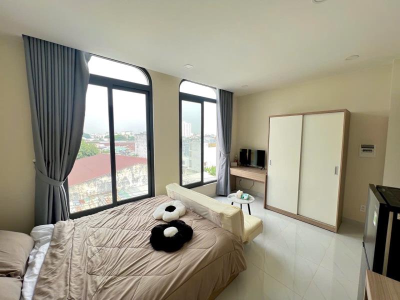 Trống sẵn căn 1pn tách bếp thang máy 40m2 full nội thất cửa sổ đón nắng ngay chu văn an gần chợ bà chiểu giáp quận 1,3 mặt tiền đường , khu an ninh 
