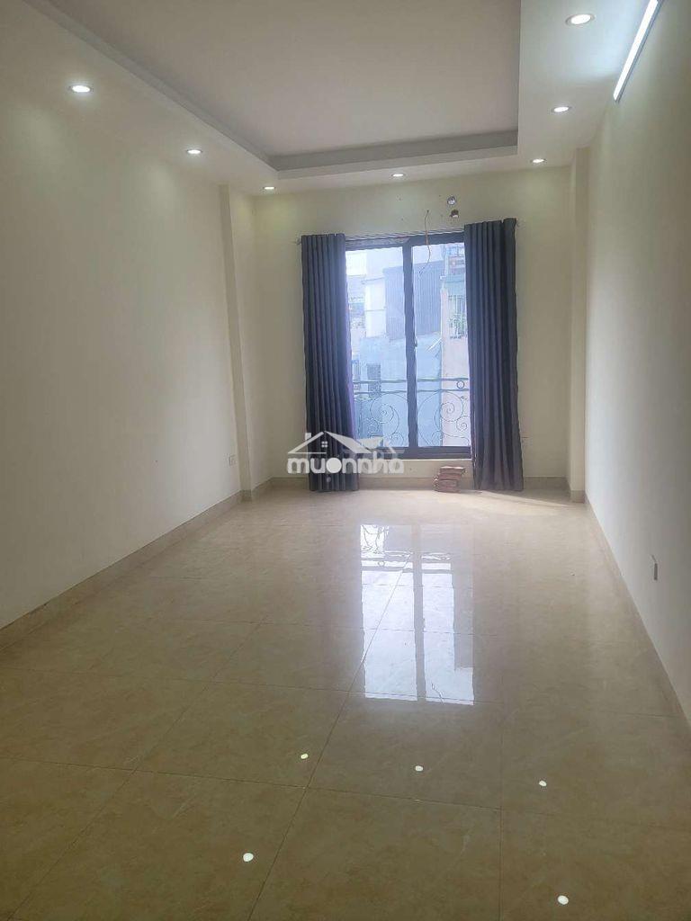 Cho thuê nhà 5 tầng + đang thêm đồ, ngõ ô tô, gần đh phenikaa, giá 6tr - 4