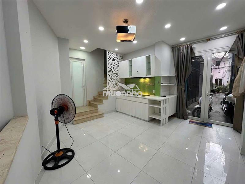 Nhà 4 tầng có sân thượng. 3pn, 3wc. phú nhuận