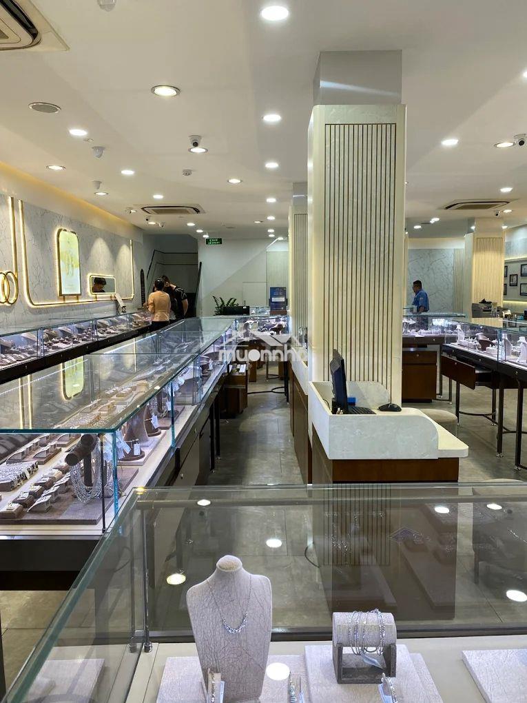 Cho thuê mặt bằng đường 3/2, p10, quận 10. dt: 8x25m - 4