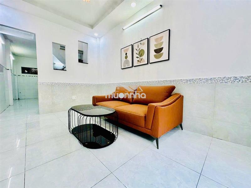 Chính chủ bán nhà mới gấp dt:40m2 giá 3,85 tỷ lầu ,sh,hbp,tđ