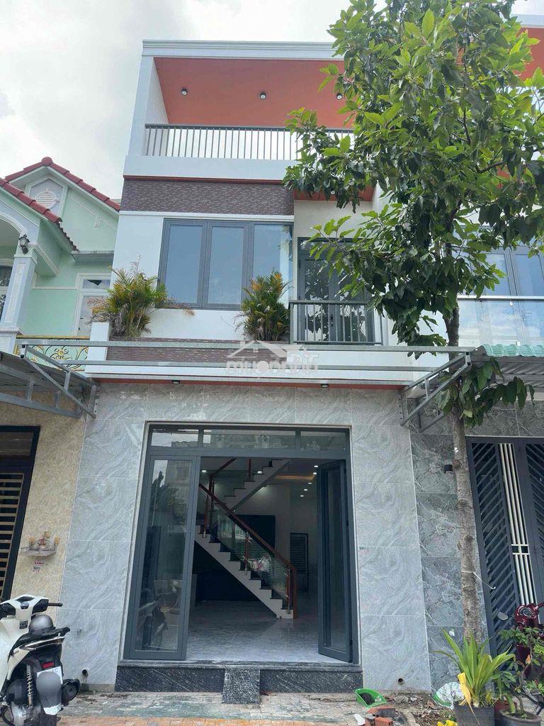 Căn 1 trệt 1 lầu ngộp ngân hàng tại tân hiệp tân uyên bình dương