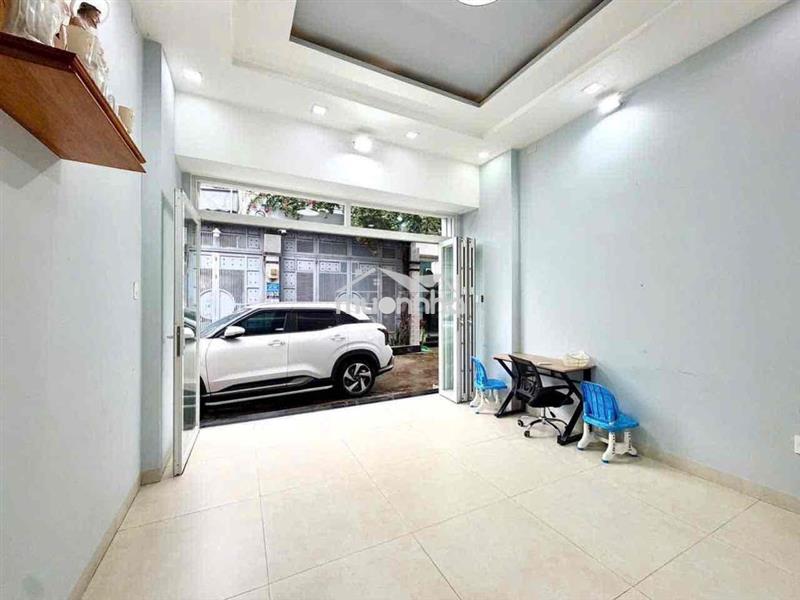 Nhà lầu. có gara ô tô. linh đông. ngay chung cư 4s. gần phạm văn đồng