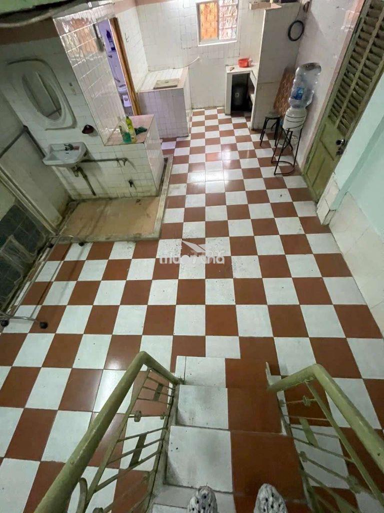Căn hộ (4×18)×2tầng.3pn
- lầu 1 thang bộ q5