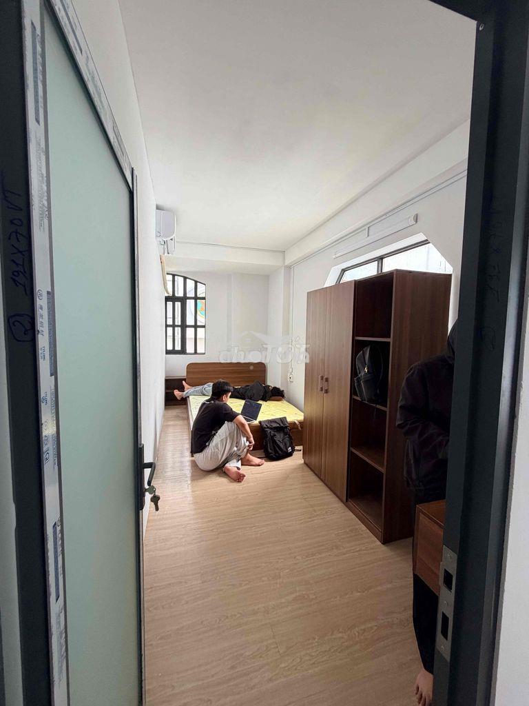 Chính chủ cho thuê căn hộ 2 phòng ngủ 70m2 không giới hạn người ở - Ảnh 3