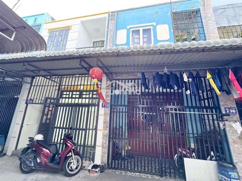 Nhà lầu gần ngã tư chiêu liêu