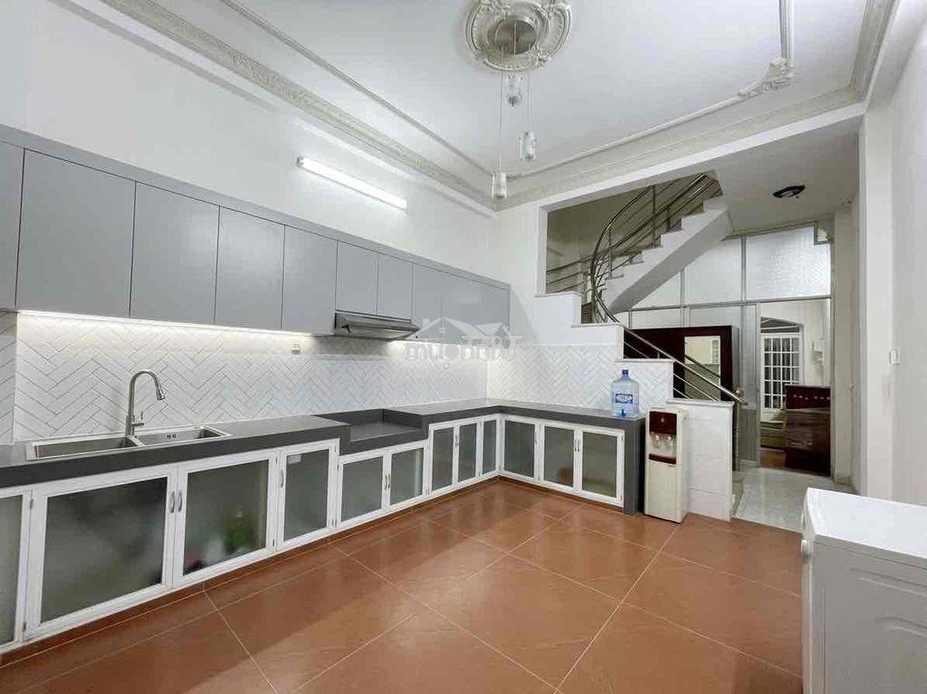 Nhà 3 tầng ,gần mặt tiền , ô tô đỗ cổng,chủ cần bán nhanh - Ảnh 2