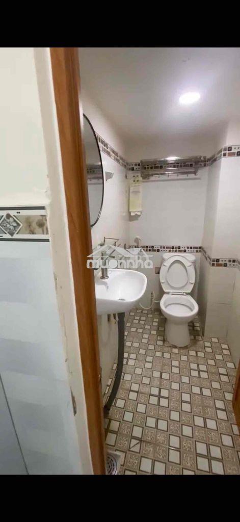 Cho thuê phòng trọ tầng triệt có lối đi riêng dt 25m có vs biếp máy l - 2