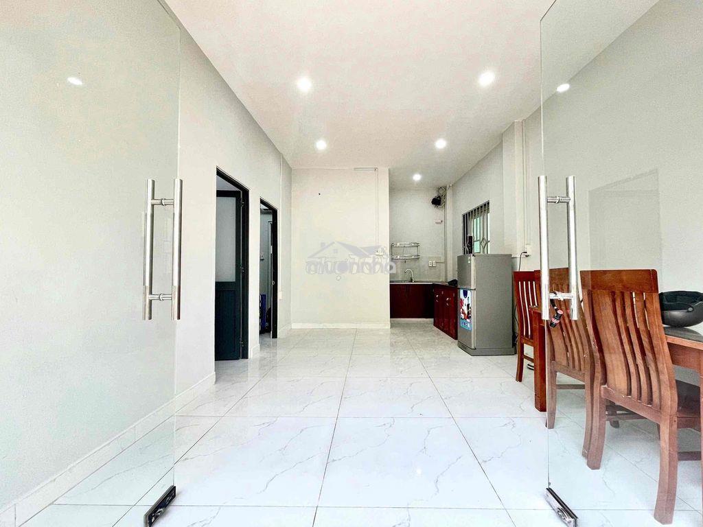 Nhà nguyên căn 2pn 2wc + 1pk + hẻm ô tô tận cửa - Ảnh 3