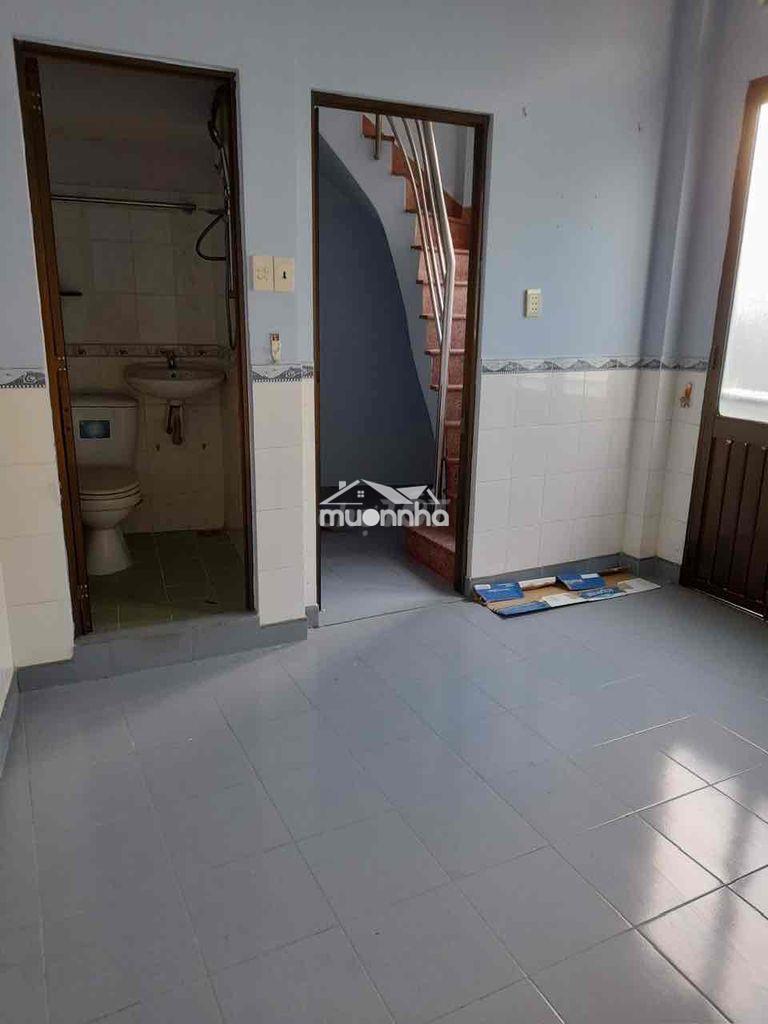 Chính chủ cho thuê nhà hẻm 200 cô gang q.1 3pn 3wc 3t giá 13,1tr fulnt