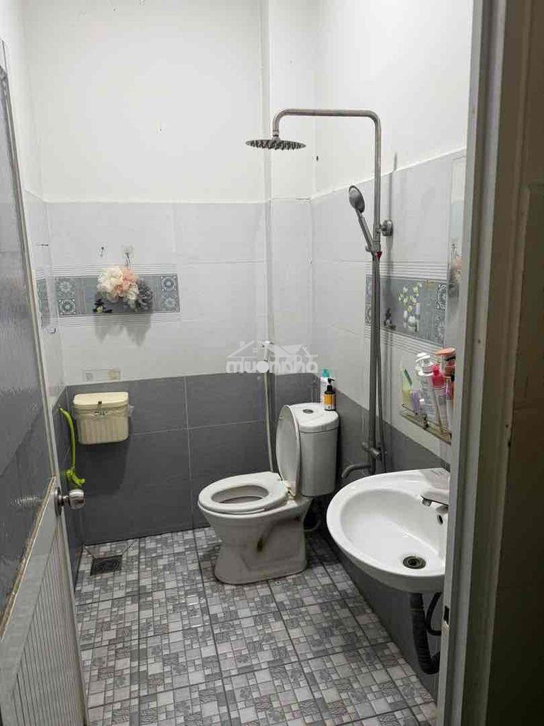 Nhà cấp 4 có gác_5x16m_xe tải lớn vào tận cửa, 2p ngủ 1 tolet - Ảnh 2