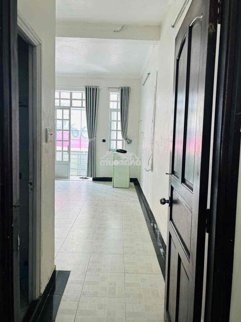 Phòng lớn có ban công 52m - Ảnh 2