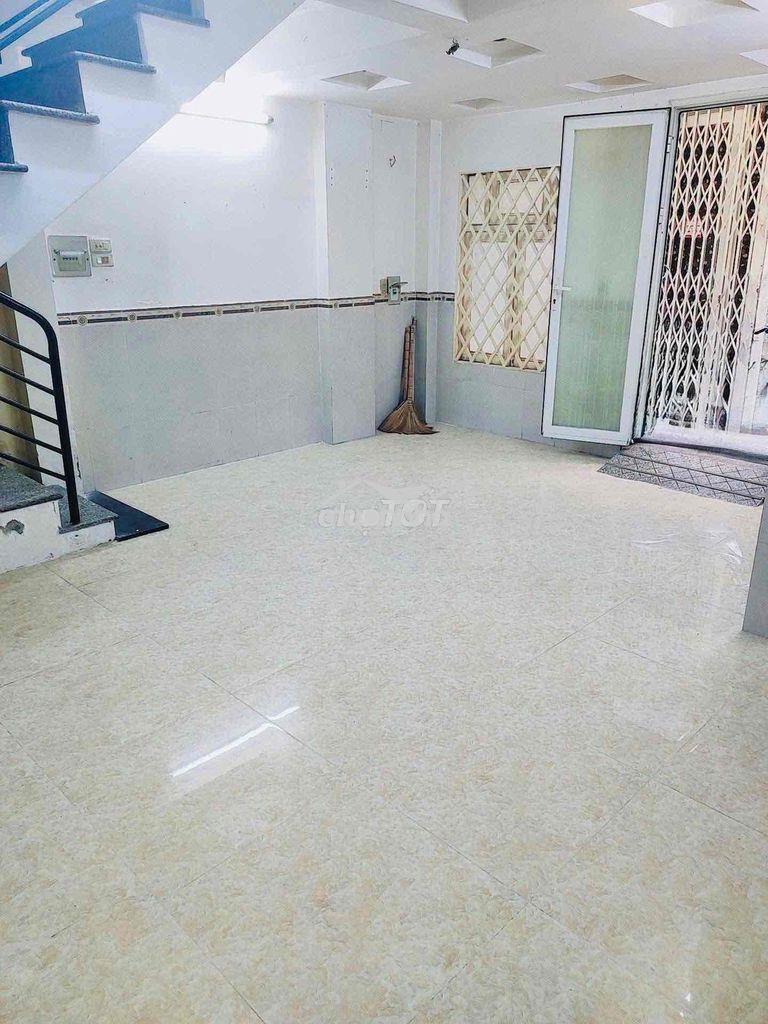 Nhà nguyên căn tôn đản quận 4    ✔️diện tích : 5m5 × 5m