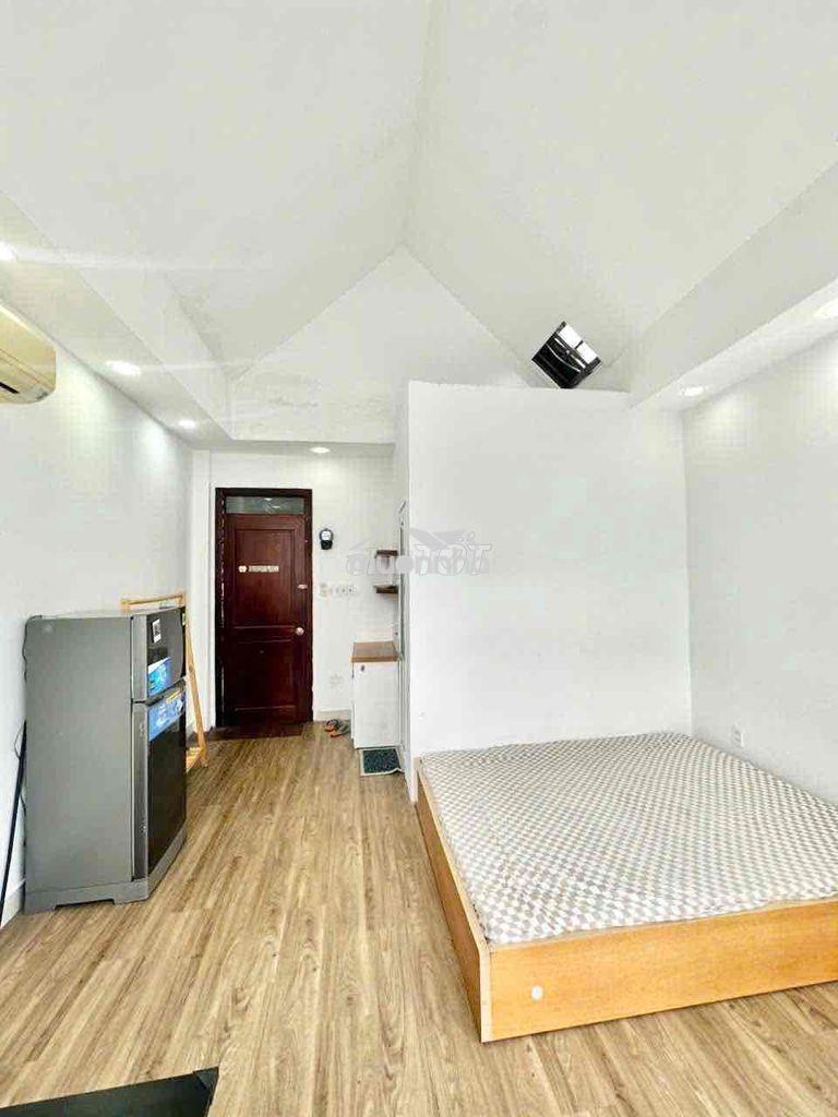 Chính chủ cho thuê căn studio ban công rộng tầng 3 trung tâm phú nhuận