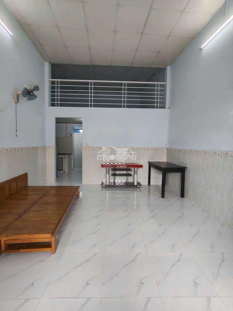 Nhà nở hậu trệt lửng 2pn