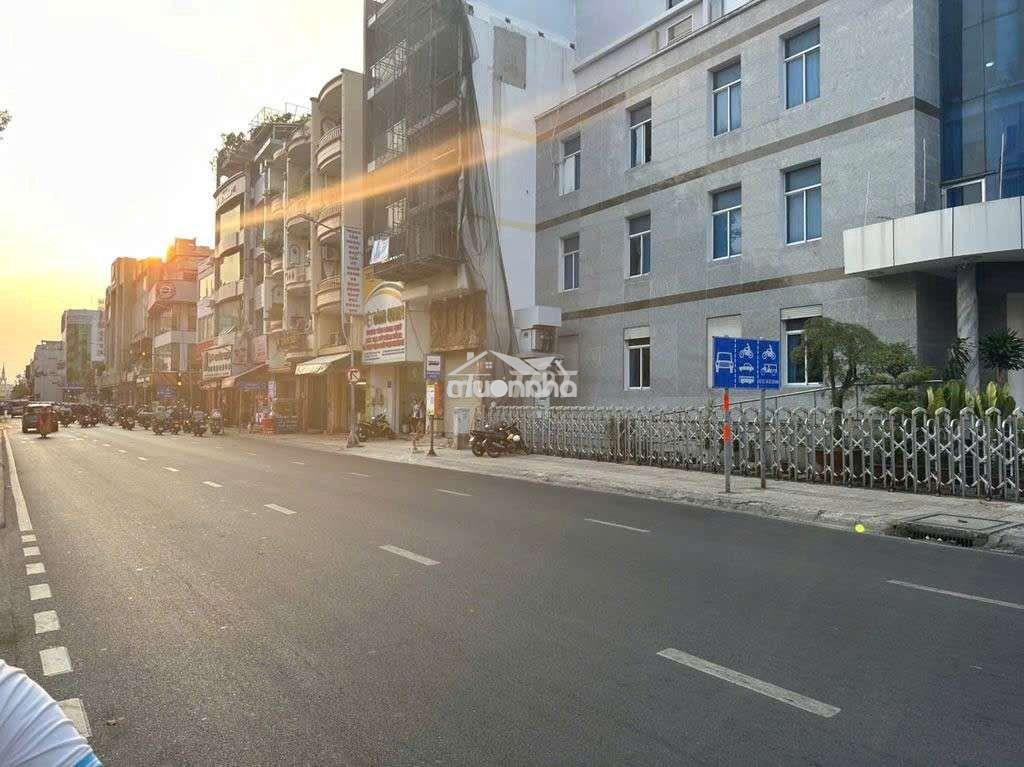 Cho thuê nhà nguyên căn góc 2 mặt tiền đường trần hưng đạo - 3