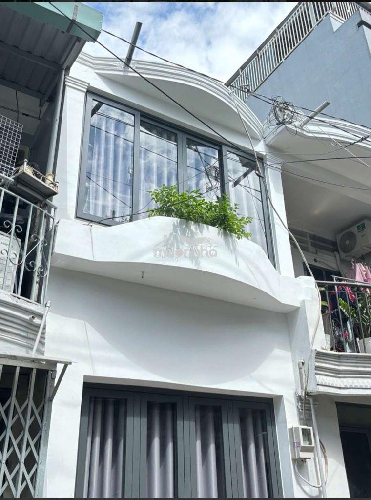 Nhỉnh 2 đồng kiếm nhà mặt tiền vửa ở vừa kinh doanh !