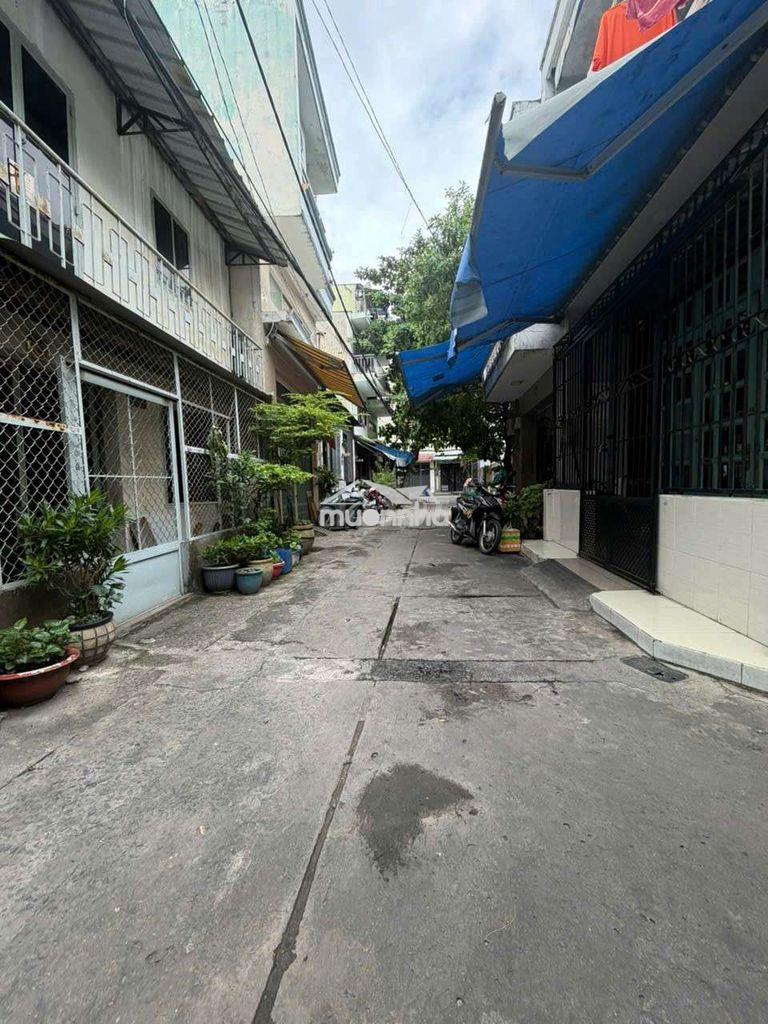 Nhà  xinh, hẻm  xe hơi khu chợ  vải phú thọ hoà,  giá  rẻ  , hiếm có