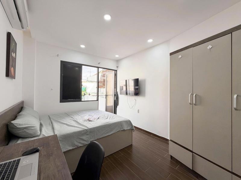 Thuê ngay căn hộ 1pn ngủ - ban công 40m2 siu rộng thoáng ngay sát q1 an ninh - thuận tiện di chuyển - Ảnh 2