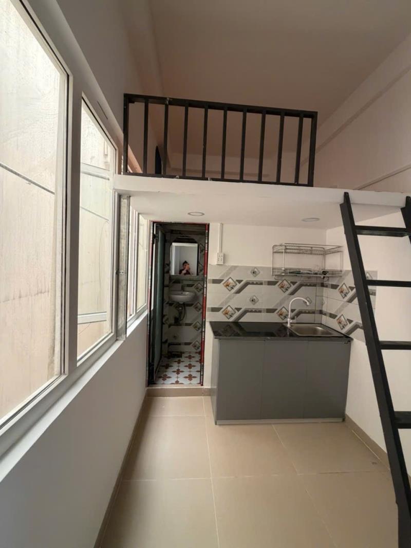 Cho thuê căn hộ duplex (gác) cửa sổ lớn (gần học viện cán bộ) | chu văn an, bình thạnh