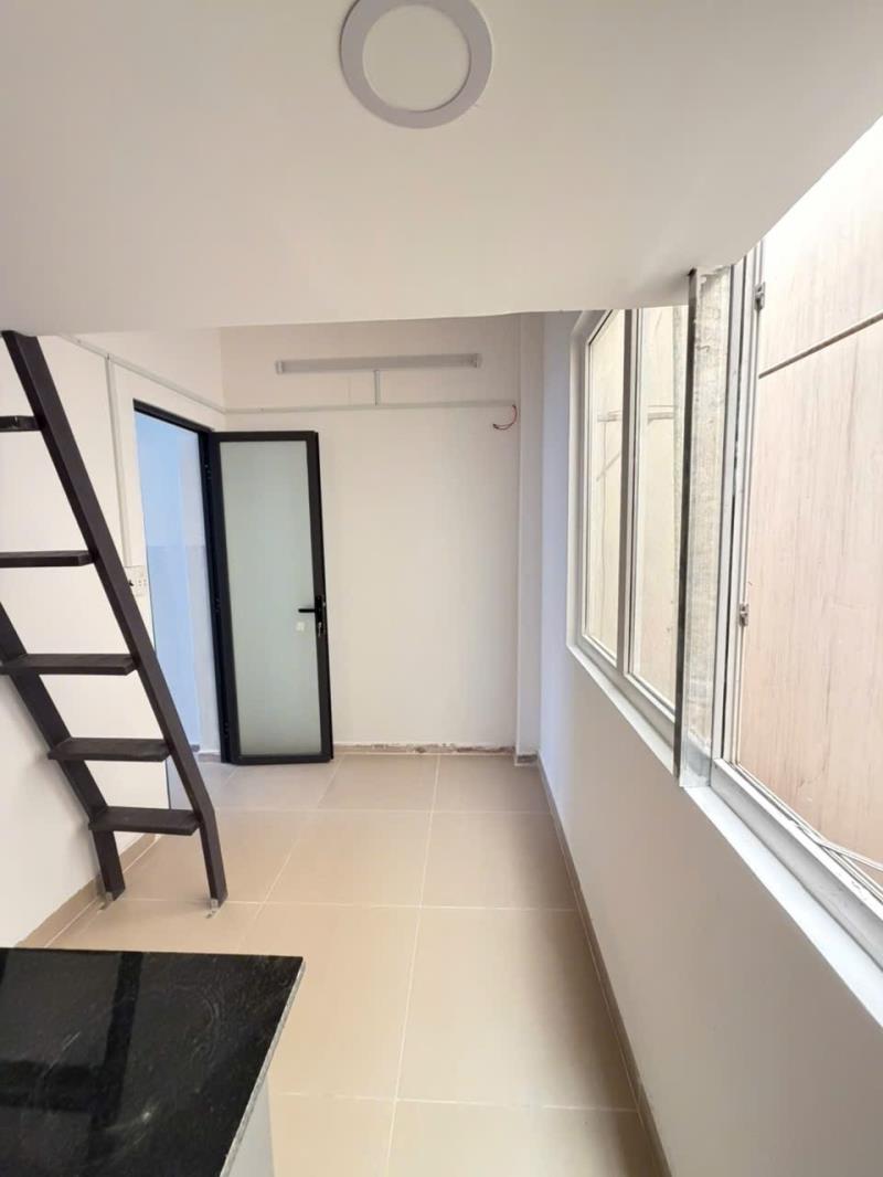 Cho thuê căn hộ duplex (gác) cửa sổ lớn (gần học viện cán bộ) | chu văn an, bình thạnh - Ảnh 2