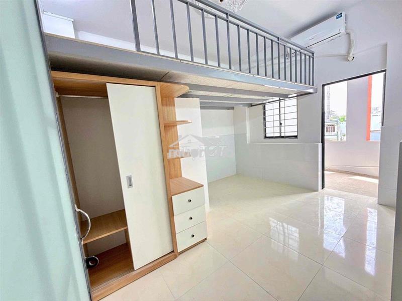 Phòng mới có gác | sẵn nội thất y hình | giá từ 4tr5 ở lạc long quân