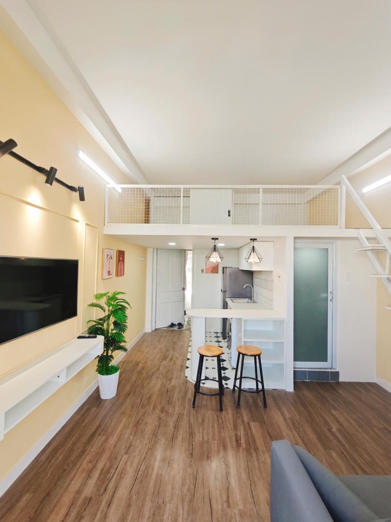 Cho thuê căn hộ mini mới gác cao có cửa sổ thoáng máy giặt riêng không gian rộng 45m2 có sofa đường bùi đình tuý gần hàng xanh , tiện qua quận 1, quận 2 , landmark 81