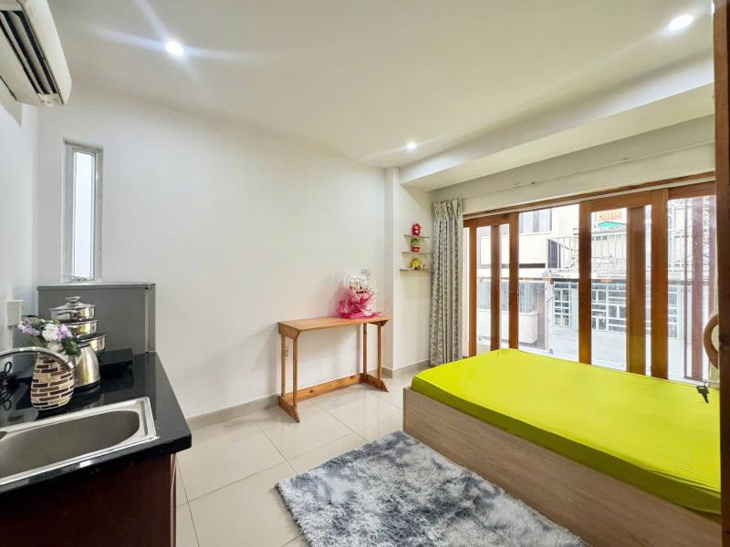 Phòng studio bancon cửa sổ trời thoáng full nội thất tại lê văn sỹ gần co.op nhiêu lộc - chợ nguyễn văn trỗi