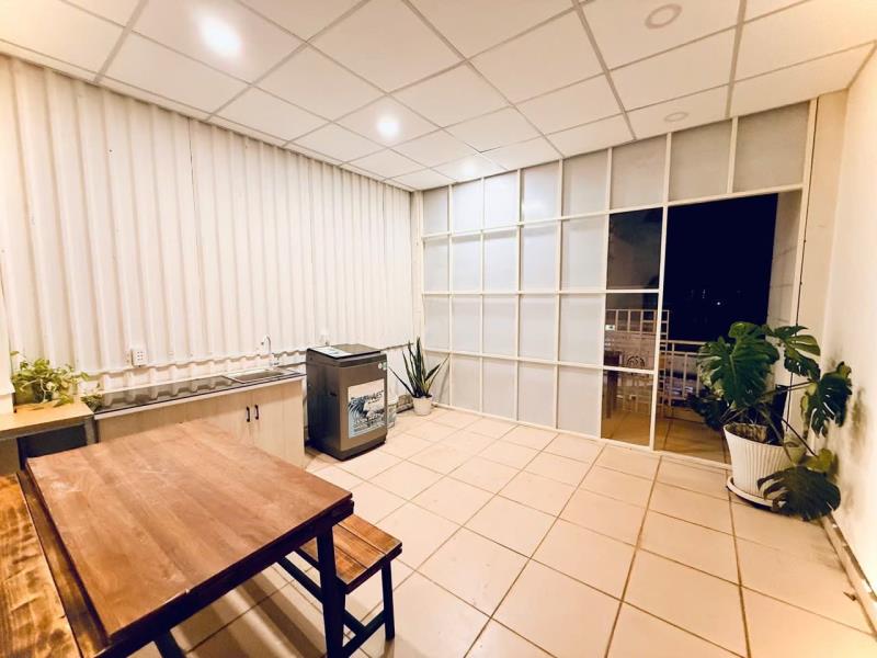 Cho thuê căn hộ 1 phòng ngủ rộng 60m2 máy giặt riêng ban công lớn full nội thất tách bếp đinh bộ lĩnh gần hàng xanh tiện qua quận 1 , quận 2 - Ảnh 4