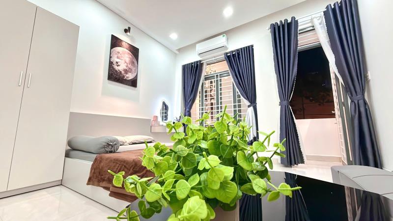 Bạn đang trả 5 - 6 triệu để đổi lấy cảm giác 'trải nghiệm địa ngục trần gian' mỗi ngày?" 🪦🤦‍♀️ ​về nhà sau 8 tiếng bị sếp dí, bước chân vào cái phòng tắm ố vàng, chân giẫm lên nền gạch dính rít