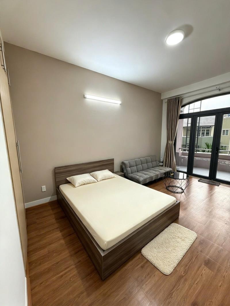 Phòng 40m2 tách bếp ban công lớn siêu thoáng ngay hàng xanh giáp quận 1- nguyễn gia trí, bình thạnh 