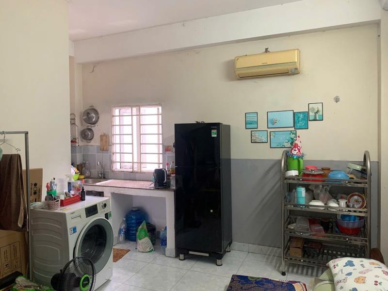 Phòng trọ 25m2, cửa sổ thoáng mát, lối ra vào rộng rãi, gần trường công thương 