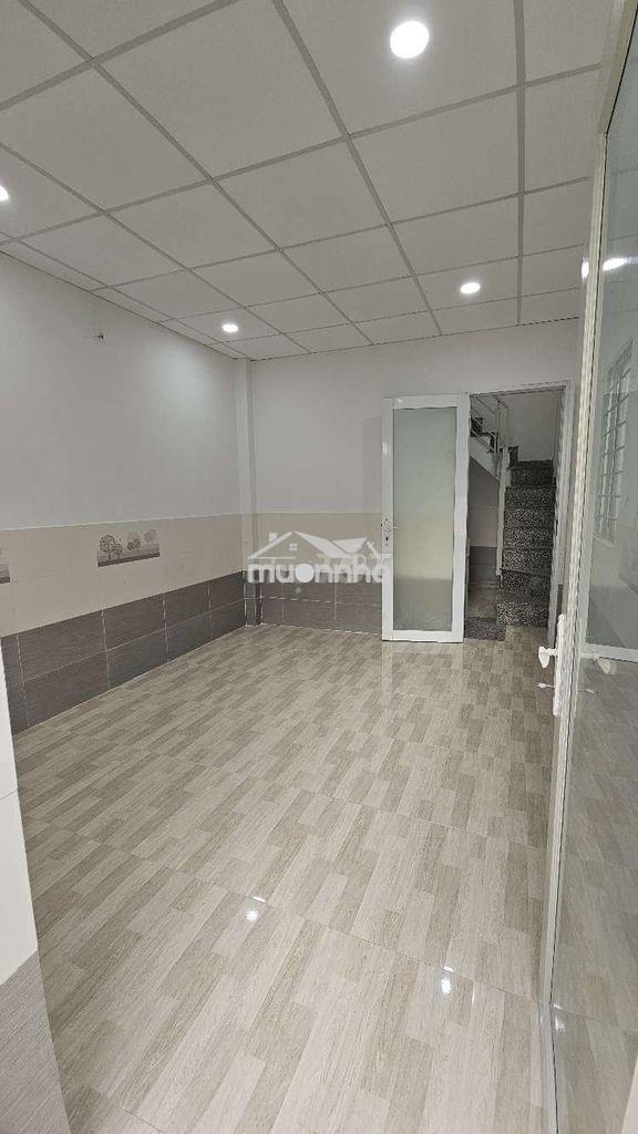 Nhà 2 lầu đúc hẻm thông thoáng khu trung tâm tp - Ảnh 3